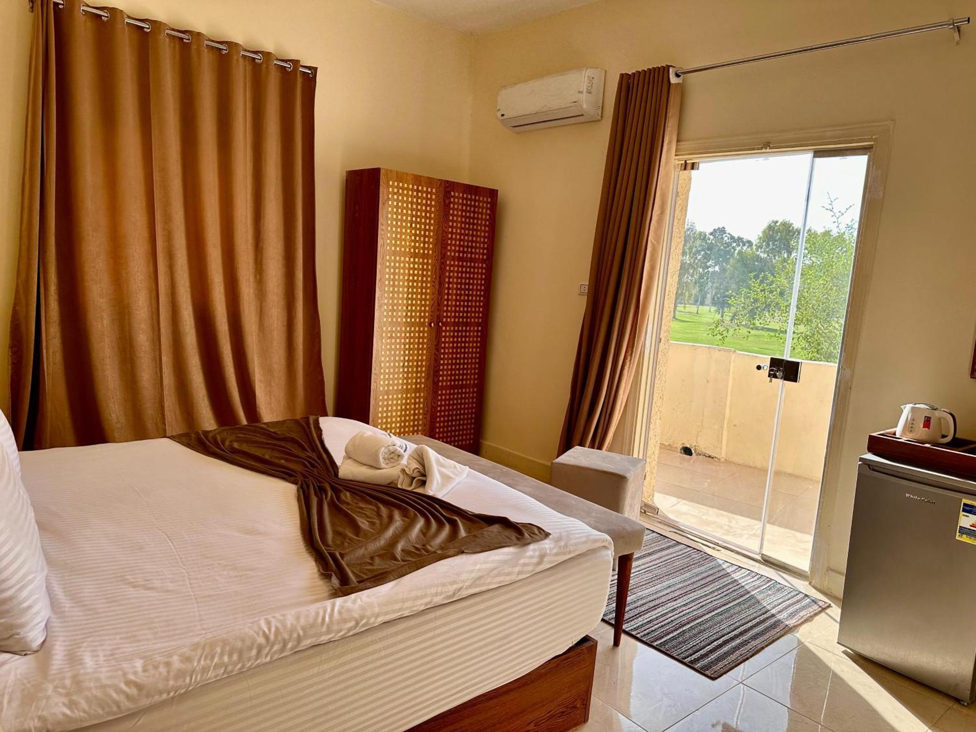 Golf Pyramids View Hotell Kafret el-Gabal Exteriör bild