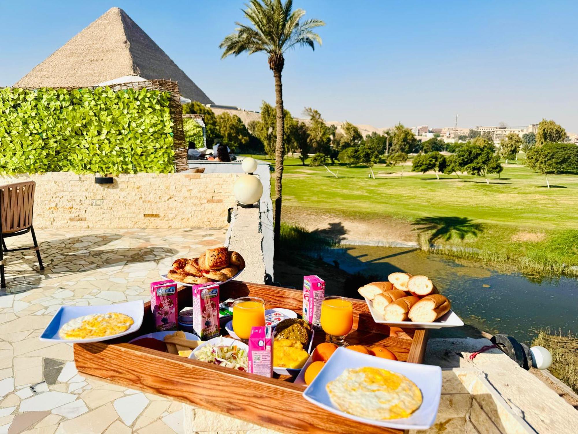 Golf Pyramids View Hotell Kafret el-Gabal Exteriör bild